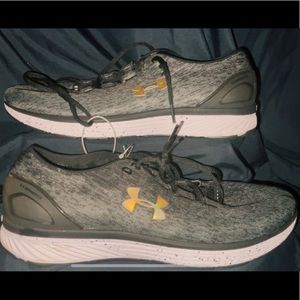 NWT Under Armour Black Mens Bandit 3 running shoes.